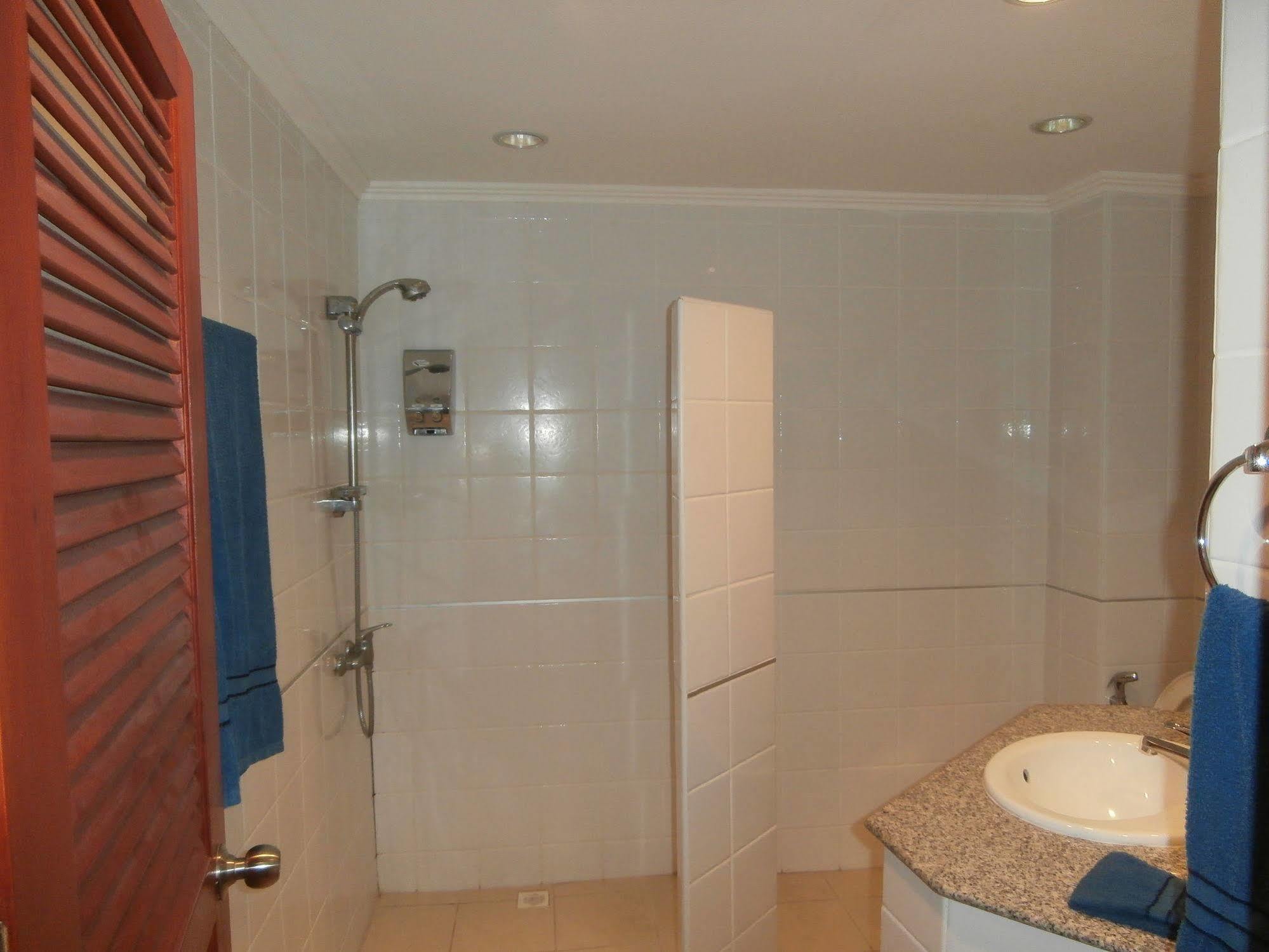 The Classroom Hotel Pattaya Bagian luar foto