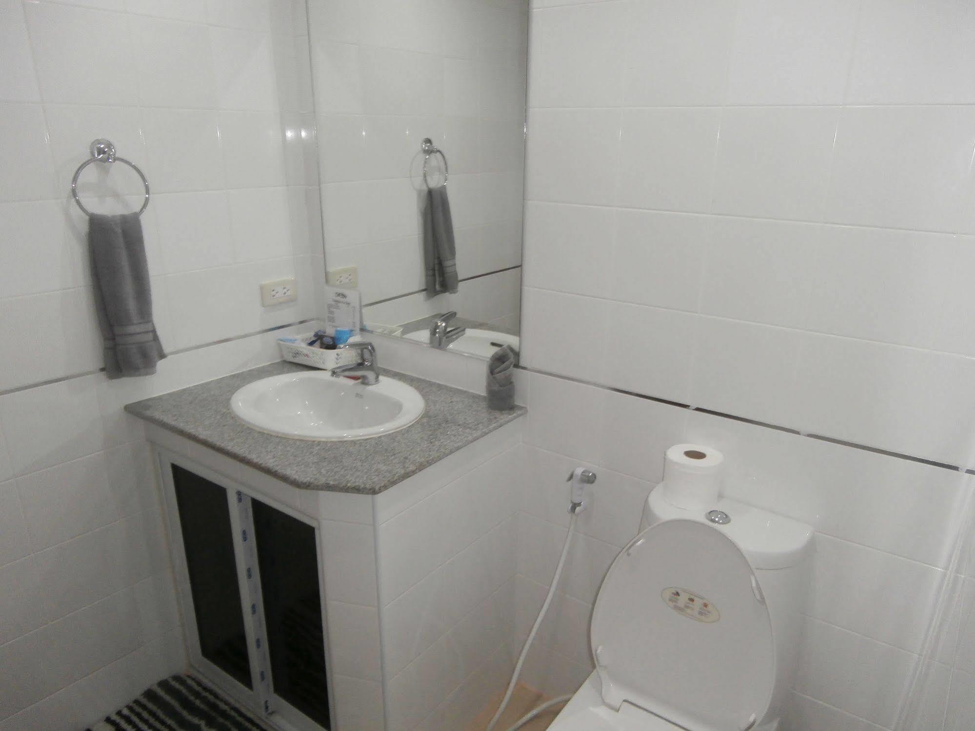 The Classroom Hotel Pattaya Bagian luar foto